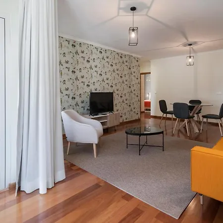 Reis Magos Iv By An Island Caniço