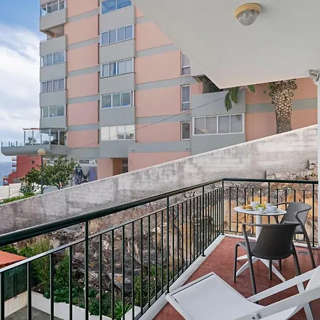 Reis Magos Iv By An Island * Caniço