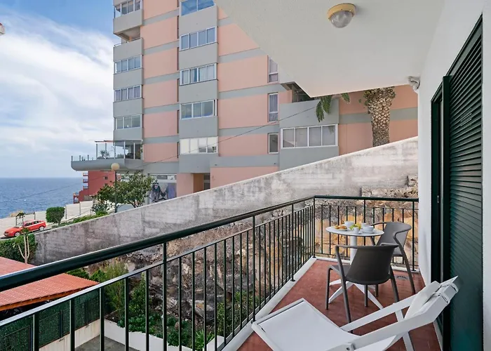 Reis Magos Iv By An Island * Caniço